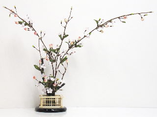 アートフラワーデザイナー菅間薫子先生による手作りの梅の木