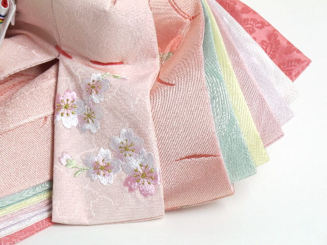 桜の刺繍がかわいいピンクの一押し雛人形