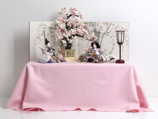 ぼかし紫桜柄のお雛様を手描き桜屏風で彩る桐収納式雛人形