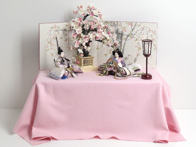 ぼかし紫桜柄のお雛様を手描き桜屏風で彩る桐収納式雛人形