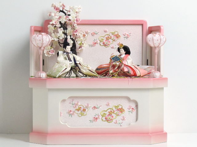 白地にピンクのぼかし衣装の雛人形ホワイトピンク収納桜飾り