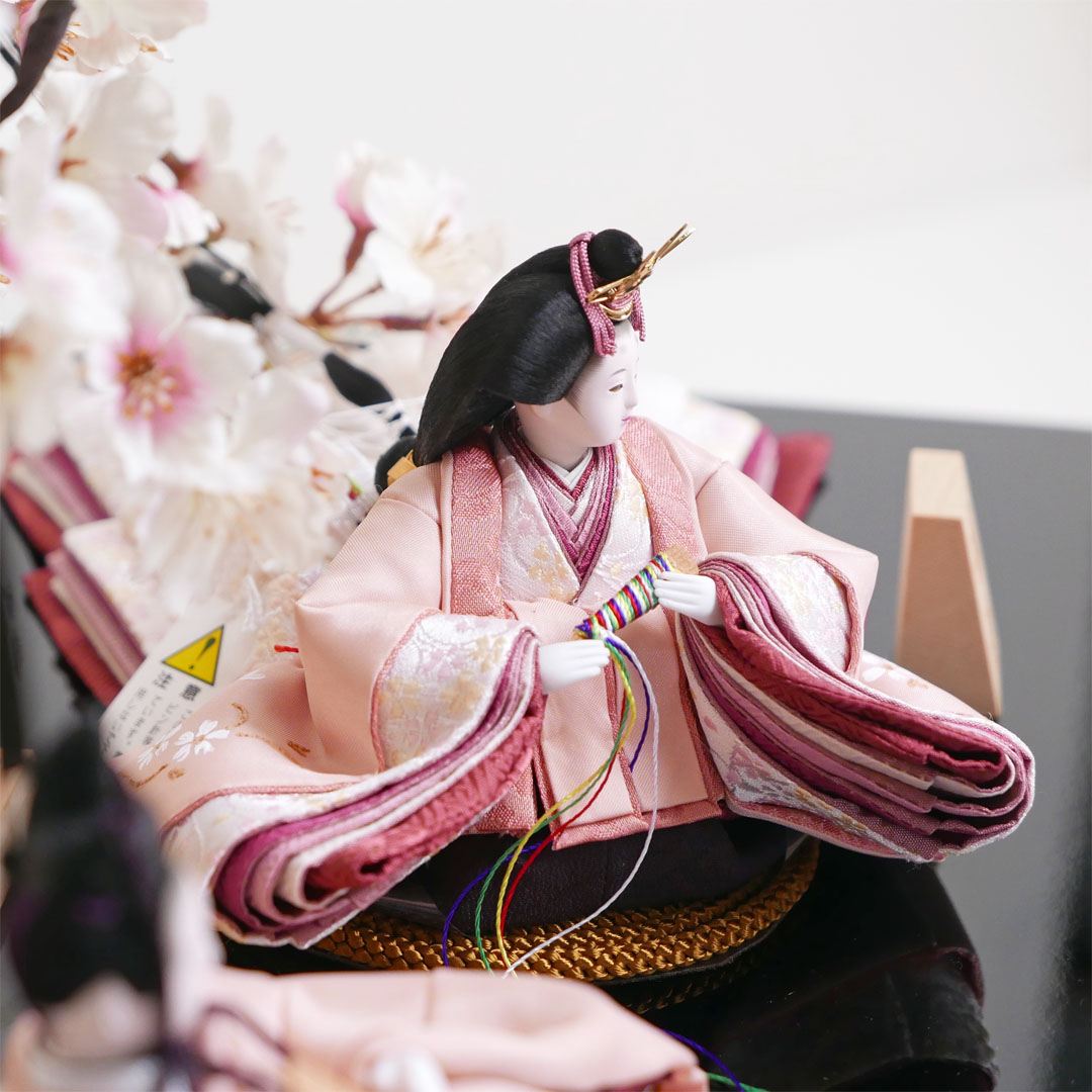 柴田家千代作 桜手描き桜色衣装の雛人形手描き桜収納飾り