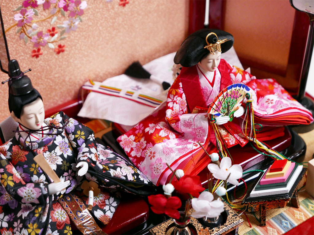 かわいいお顔の桜柄雛人形桜リボン赤塗り収納飾り
