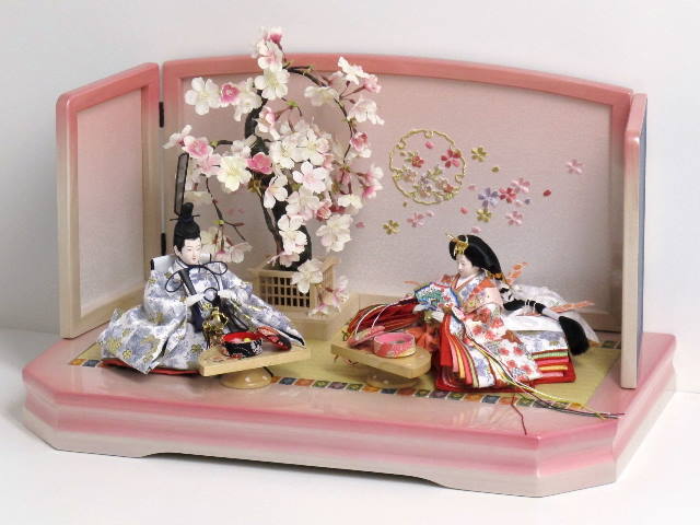 清楚な印象の桜柄衣装のコンパクト雛人形ピンク桜飾り