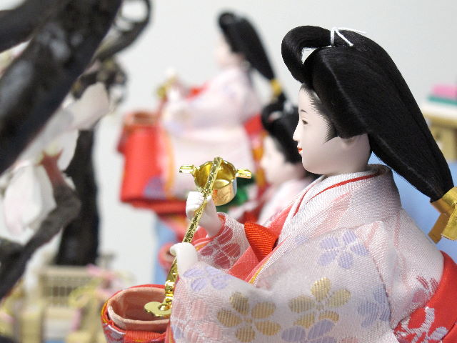 桜色と藤色の雛人形嫁入り道具収納式毛氈三段飾りの通販～選ばれるお店 