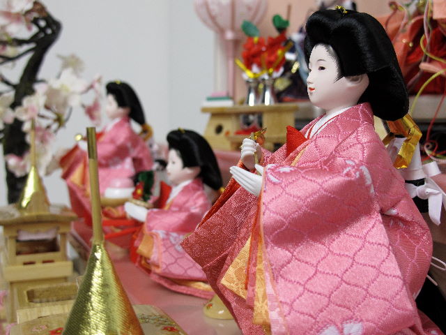 なでしこ模様衣装のひな人形桜パールホワイト三段コンパクト収納飾り
