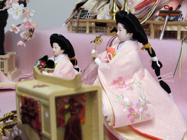 ほのかな桜色のおひなさまがかわいい雛人形桐箱二段飾りの通販 選ばれるお店の雛人形