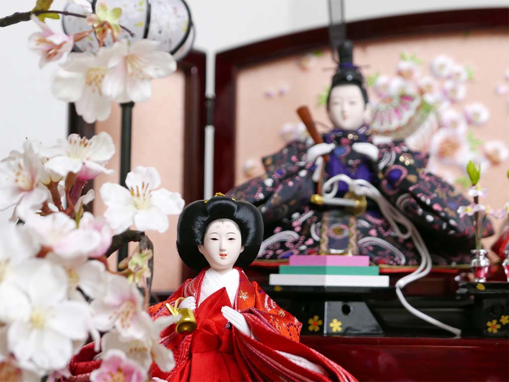 お揃いのハート衣装の雛人形桜木花梨塗り収納三段飾り