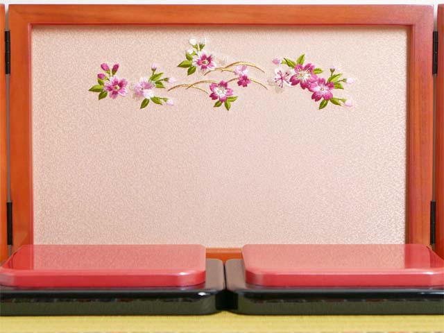 桜刺繍屏風