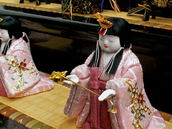 品のよさで魅了する、伝統工芸師自ら選ぶ木目込み雛人形２