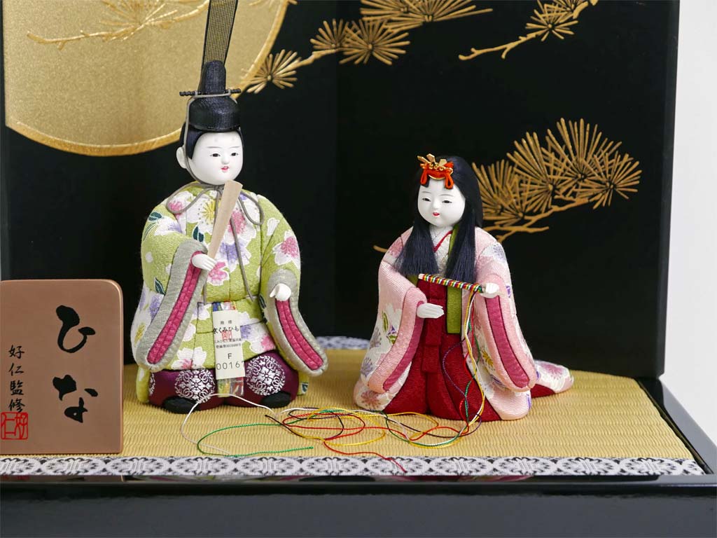 パステルカラーの木目込み人形立ち雛金彩月に松コンパクト収納飾り