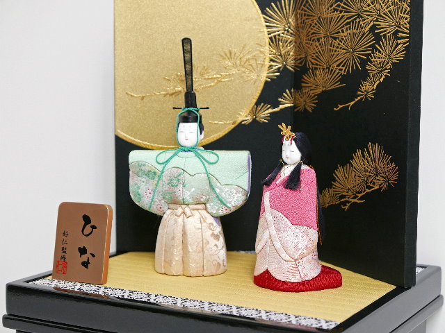 ピンクとグリーンの木目込み人形立ち雛金彩月に松コンパクト収納飾り