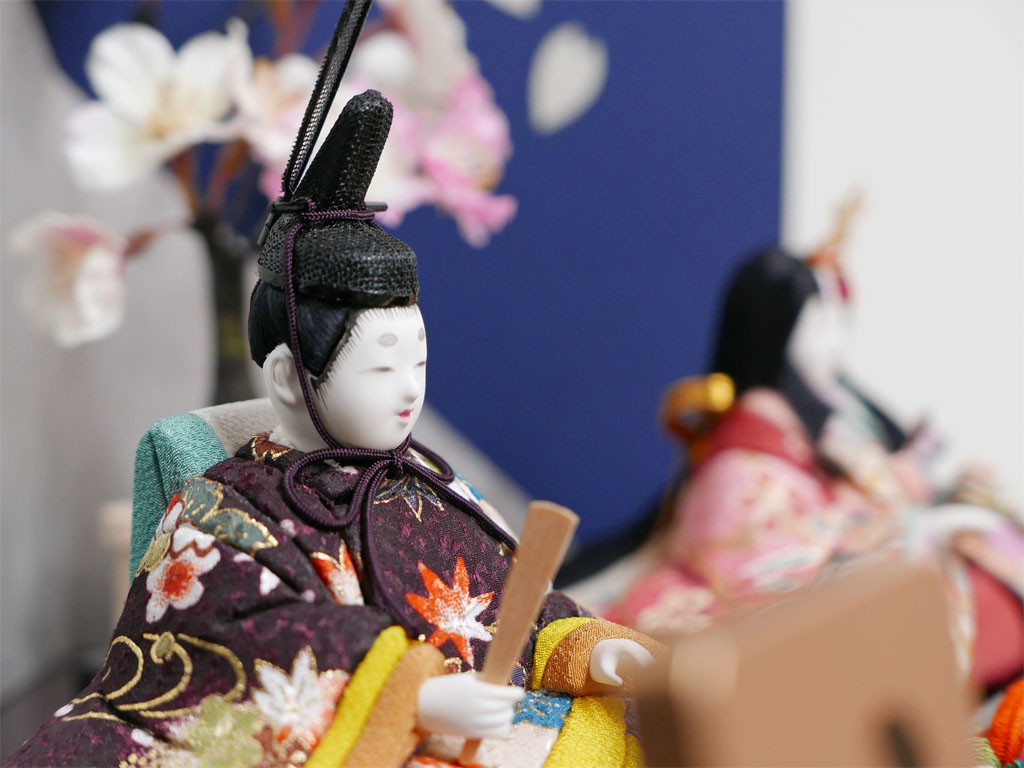 落ち着いた色合いの金彩友禅衣装木目込み人形金銀箔船盛桜収納飾り
