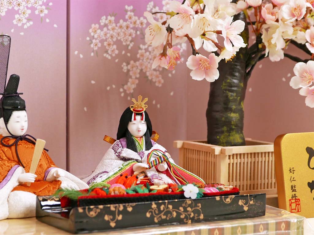 黄呂染衣装の木目込み人形の桜屏風桜飾り