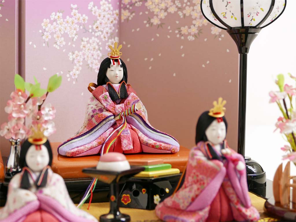 ちりめん桜花柄衣装の木目込み人形桜柄ピンク四曲屏風五人飾り