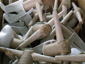 足に樹脂を使用した雛人形（藁の胴体）