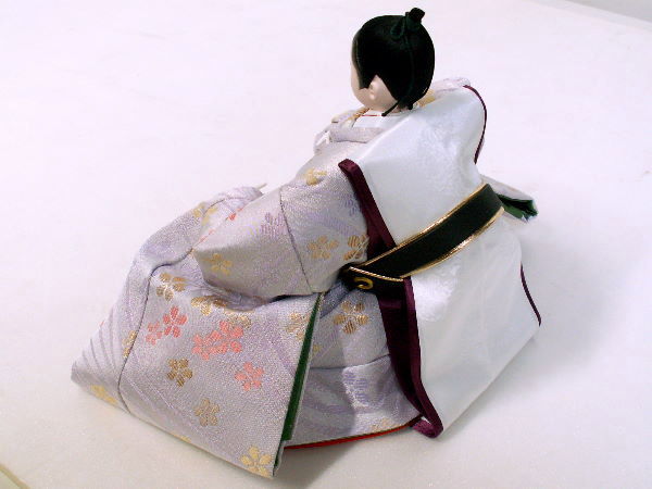 桜色の衣装に桜柄を織り込んだ淡いピンクのお雛様が主役の便利な収納式雛人形三段飾り