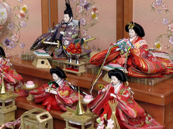西陣織り桜柄衣装の雛人形収納式三段飾りの通販～選ばれるお店の
