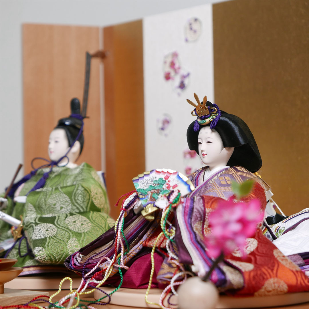 望月龍翠作 伝統的な有職文様雛人形丸紋花刺繍金屏風収納飾り