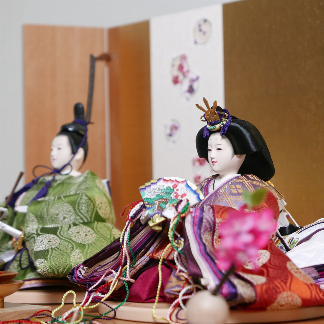 望月龍翠作 伝統的な有職文様雛人形丸紋花刺繍金屏風収納飾り