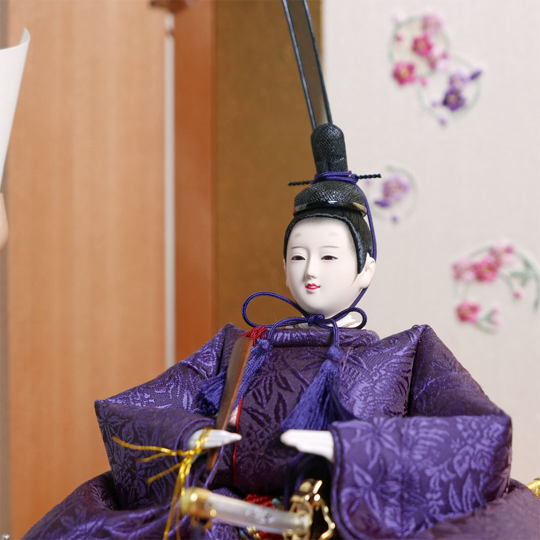 望月龍翠作 えんじ色と濃紫の雛人形丸紋花刺繍金屏風収納飾り