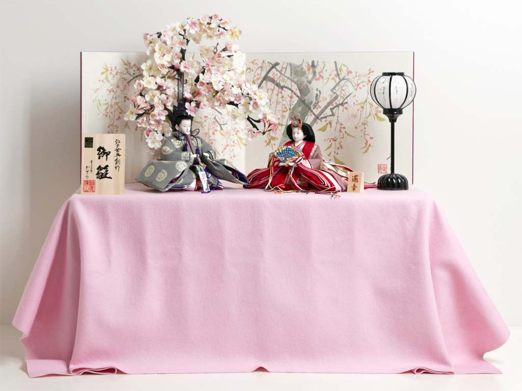 横山一彦作 龍村美術織物糸屋輪宝手衣装のおひなさまを手描き桜