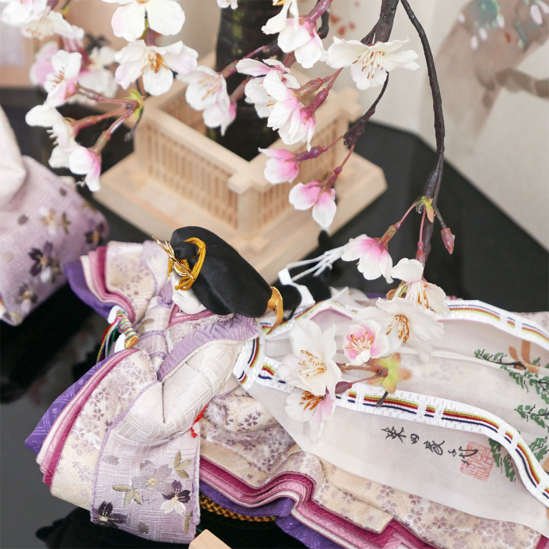 柴田家千代作 紫ぼかし刺繍桜衣装の雛人形手描き桜収納飾り