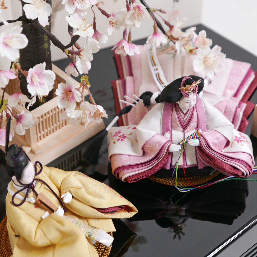 柴田家千代作 白ピンク桜手描き衣装の雛人形手描き桜収納飾り