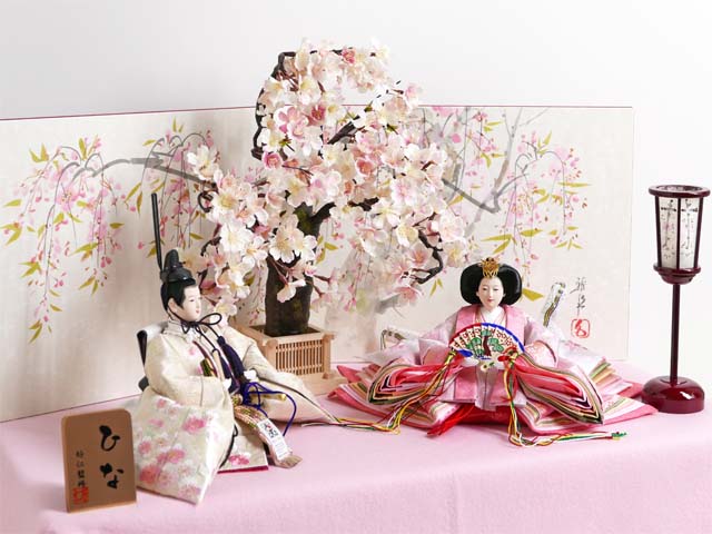 刺繍満開桜衣装の雛人形を手描き桜屏風と桜で彩る桐収納飾りの