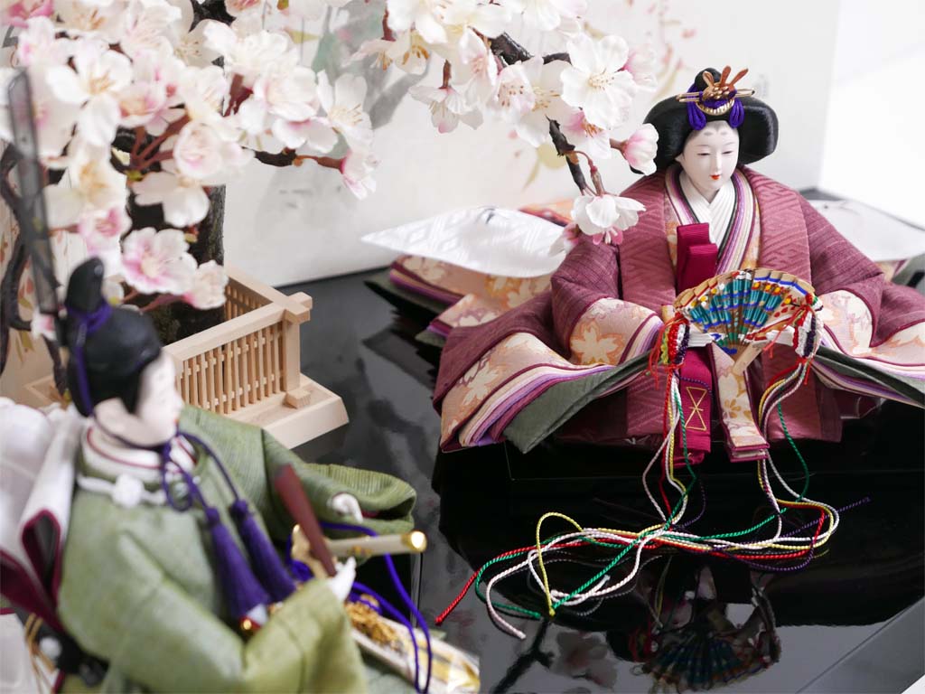 エンジ色の渋い紬衣装雛人形手描きしだれ桜屏風創作親王飾り
