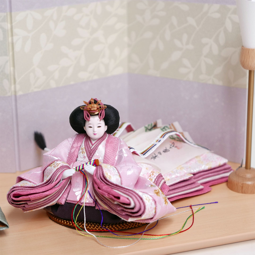 柴田家千代作 金銀桜刺繍衣装の雛人形萩の紫屏風親王飾り