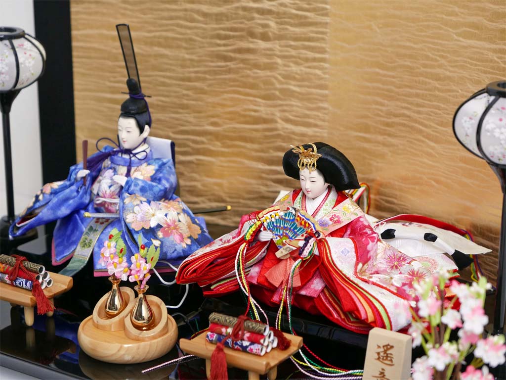 桜刺繍ピンク青衣装雛人形絹張り金二曲屏風親王飾り(姫名前札付)